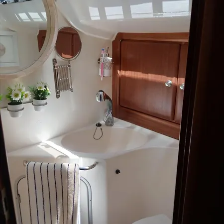 Botel Velero Amore Arrecife (Lanzarote)