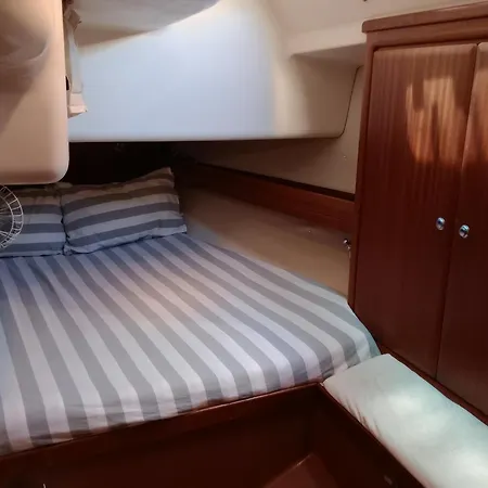 Velero Amore Úszó hotel