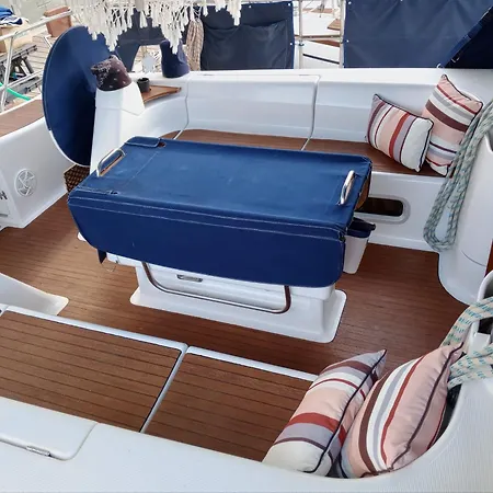 Velero Amore Úszó hotel Arrecife